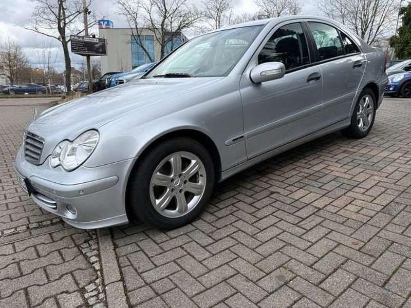 Gebraucht Mercedes 230 204 PS (150 kW) 2005 Iridiumsilber (metallic) Limousine