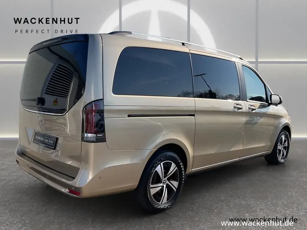 Gebraucht Mercedes V220 Style 163 PS (119 kW) 2025 Gold Van / Kleinbus