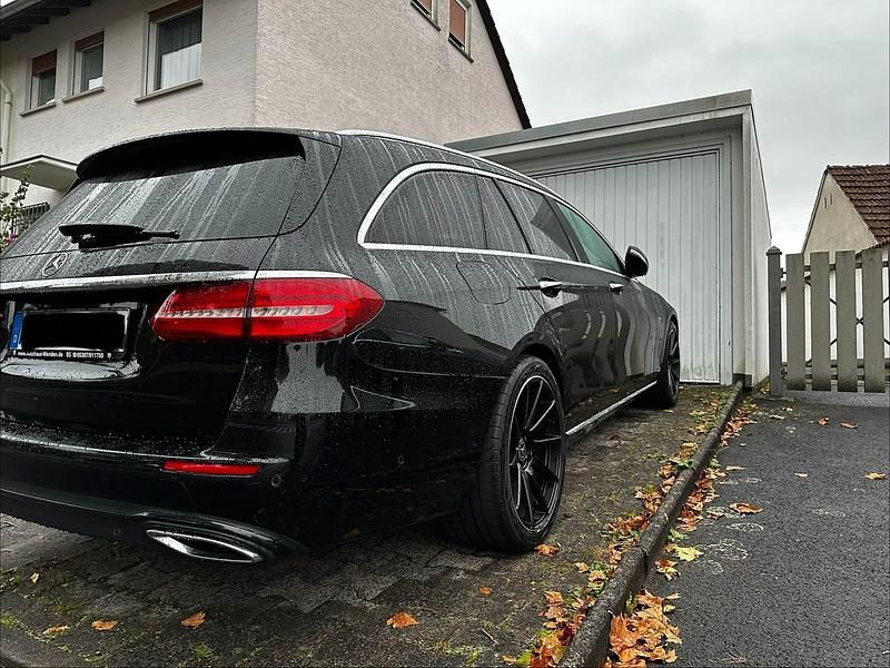 Gebraucht Mercedes E300 Avantgarde 245 PS (180 kW) 2019 Schwarz Kombi