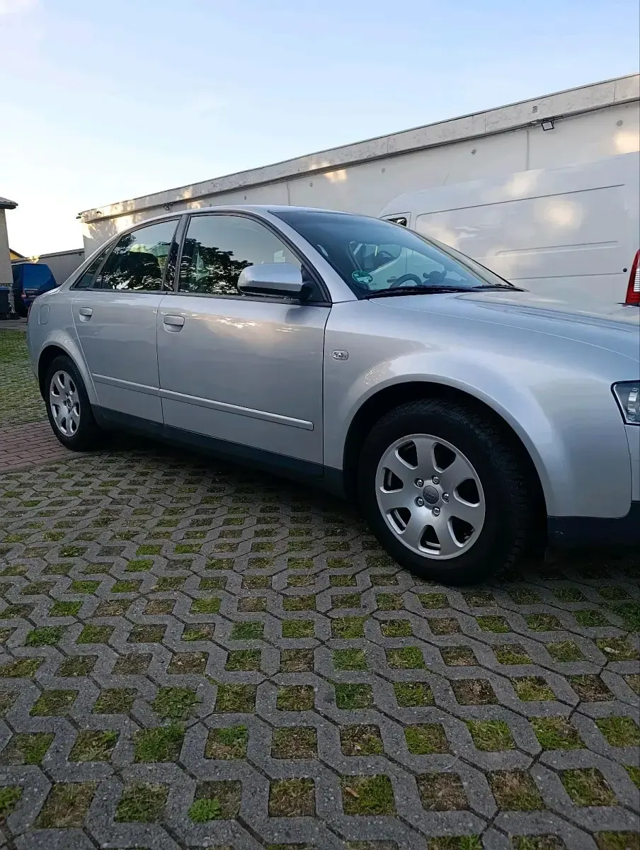 Gebraucht Audi A4 130 PS (95 kW) 2001 Silber Limousine