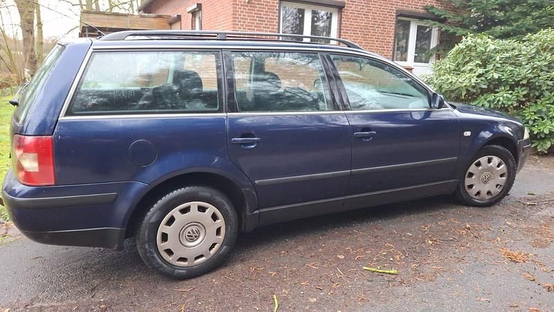 Używany VW Passat 102 KM (75 kW) 2002 Niebieski Kombi