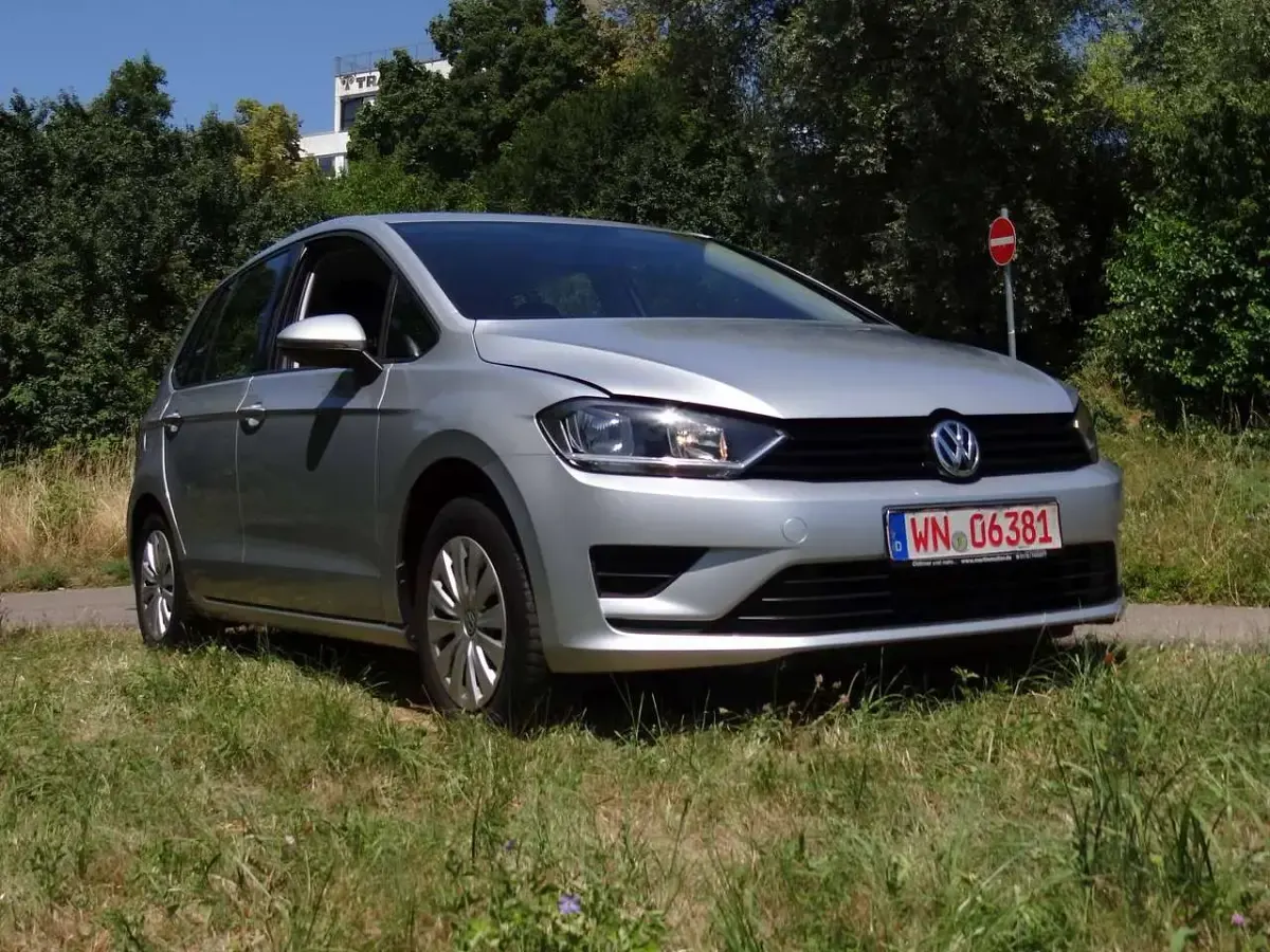Gebraucht VW Golf VII Trendline 110 PS (80 kW) 2015 Reflexsilber Kombi