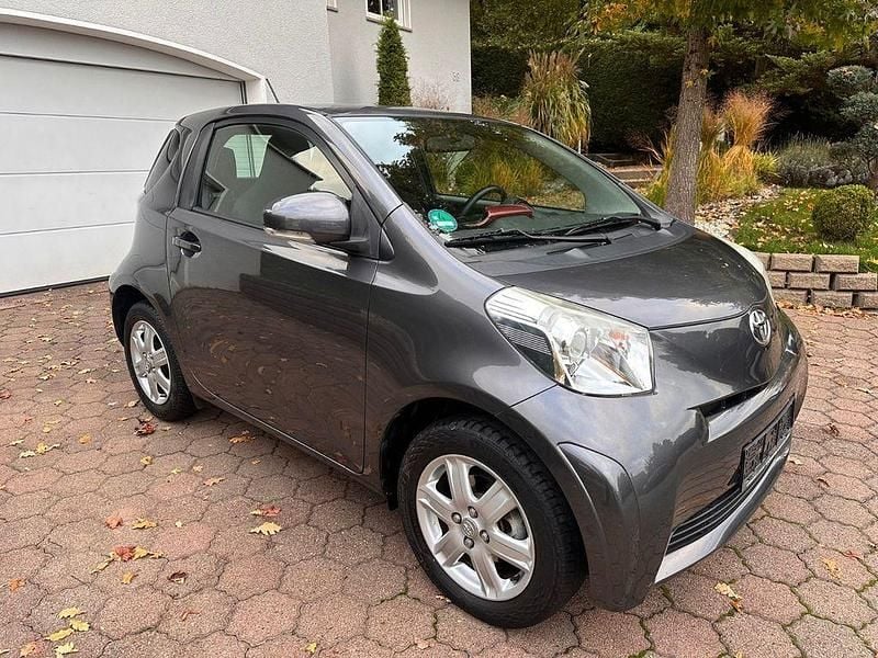 Gebraucht Toyota iQ 68 PS (50 kW) 2011 Grau Kleinwagen