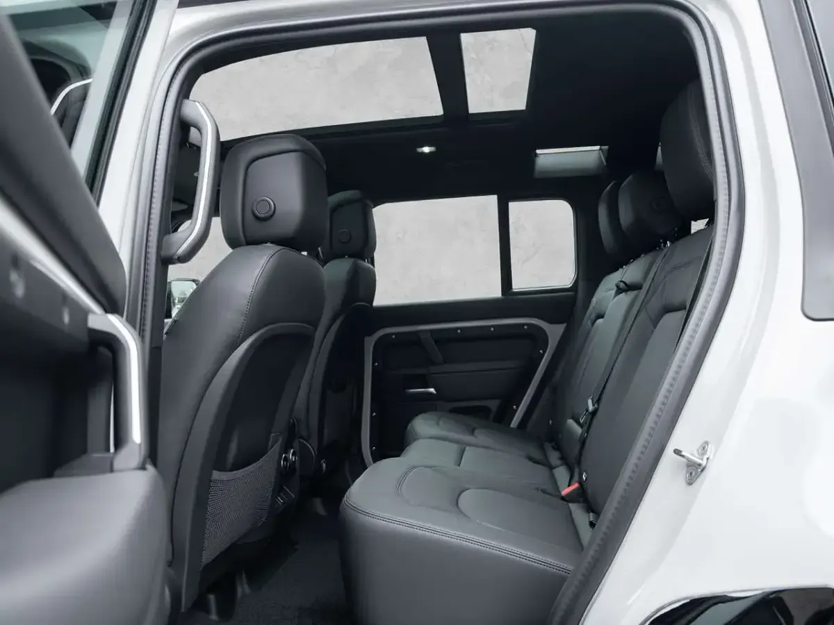 Gebraucht Land Rover Defender HSE Dynamic 349 PS (256 kW) 2025 Grau SUV