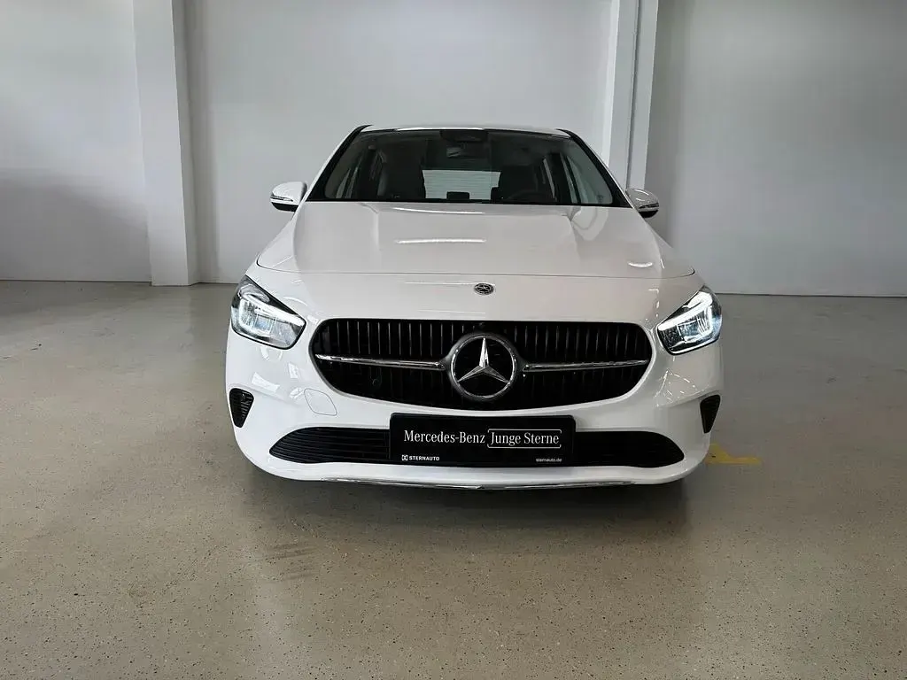 Gebraucht Mercedes B180 136 PS (100 kW) 2025 Unilack polarweiß Kleinwagen