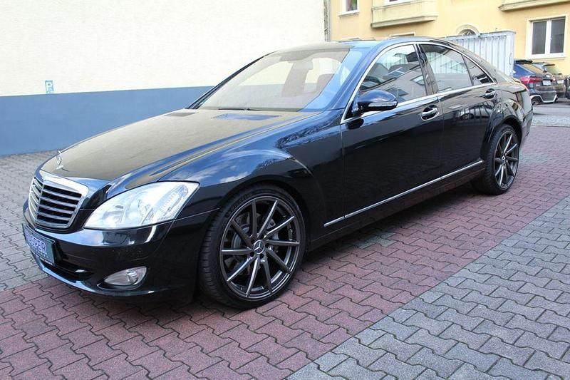 Gebraucht Mercedes S500 387 PS (284 kW) 2007 Schwarz Limousine