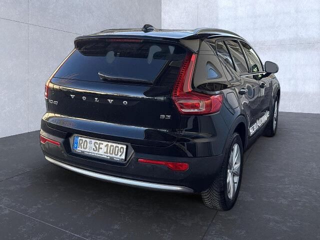 Gebraucht Volvo XC40 Core 163 PS (119 kW) 2023 Schwarz SUV