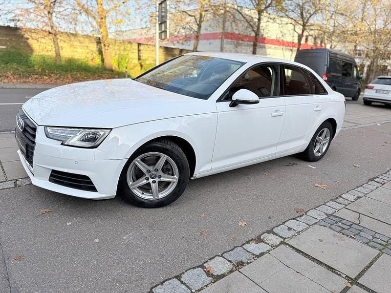 Gebraucht Audi A4 Sport 150 PS (110 kW) 2017 Andere Limousine