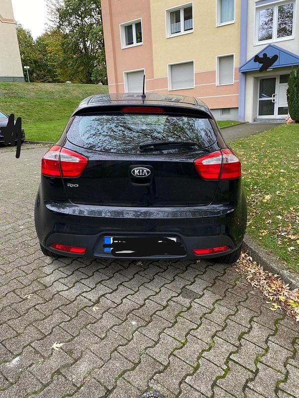 Gebraucht Kia Rio 86 PS (63 kW) 2013 Schwarz Kleinwagen