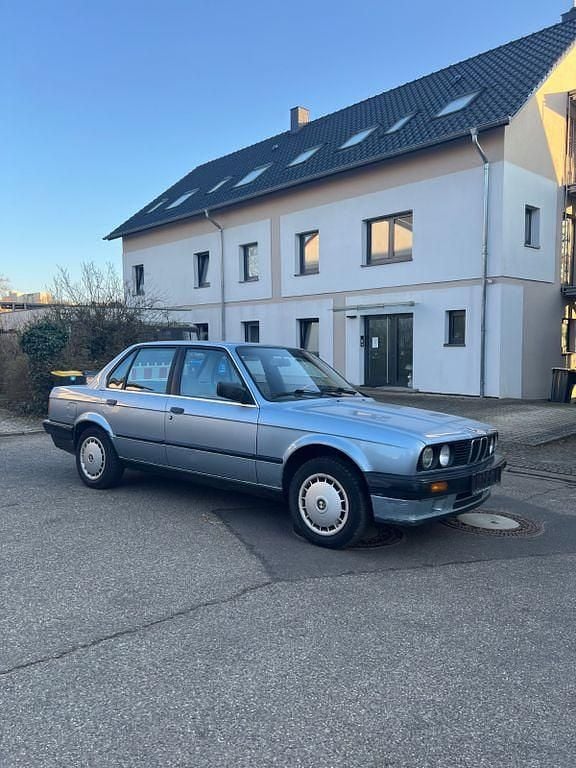 Gebraucht BMW 316 Basis 99 PS (72 kW) 1990 Blau Limousine