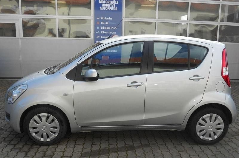 Gebraucht Suzuki Splash 65 PS (47 kW) 2011 Silber Kleinwagen