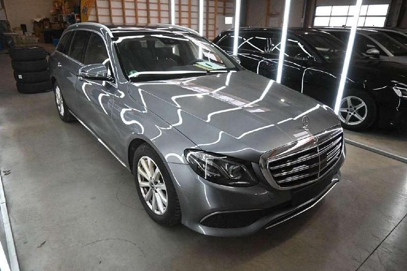 Gebraucht Mercedes E220 194 PS (142 kW) 2020 Selenitgrau Kombi