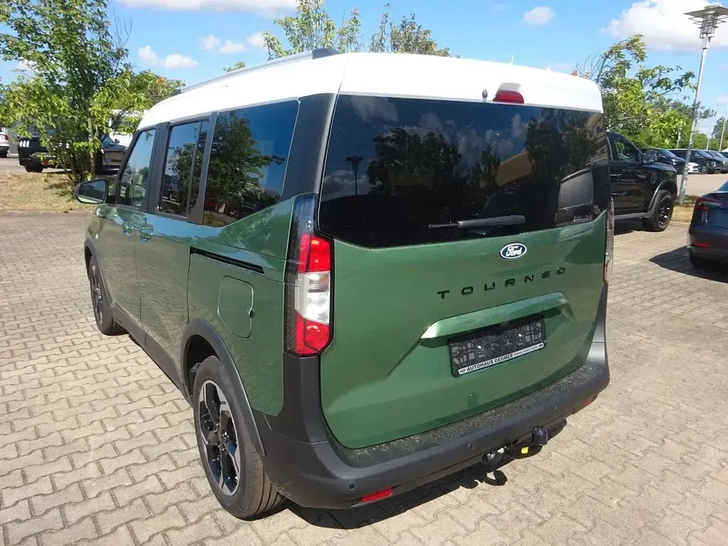 Neu Ford Tourneo Courier Active 125 PS (91 kW) 2026 Grün Van / Kleinbus
