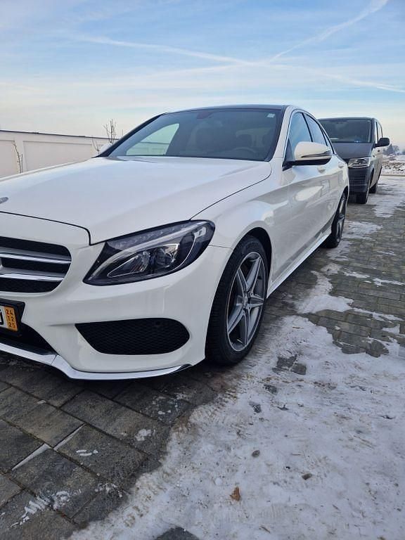 Weiß Gebraucht 2016 Mercedes C300 AMG line Limousine | 21.470 € (Fairer Preis) - Bild 1/4