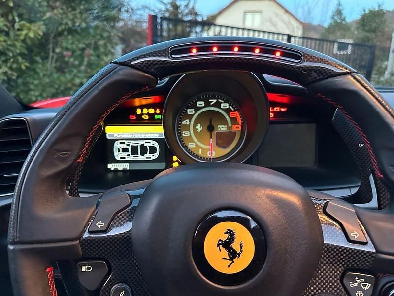 Gebraucht Ferrari 458 570 PS (419 kW) 2012 Rot Cabrio