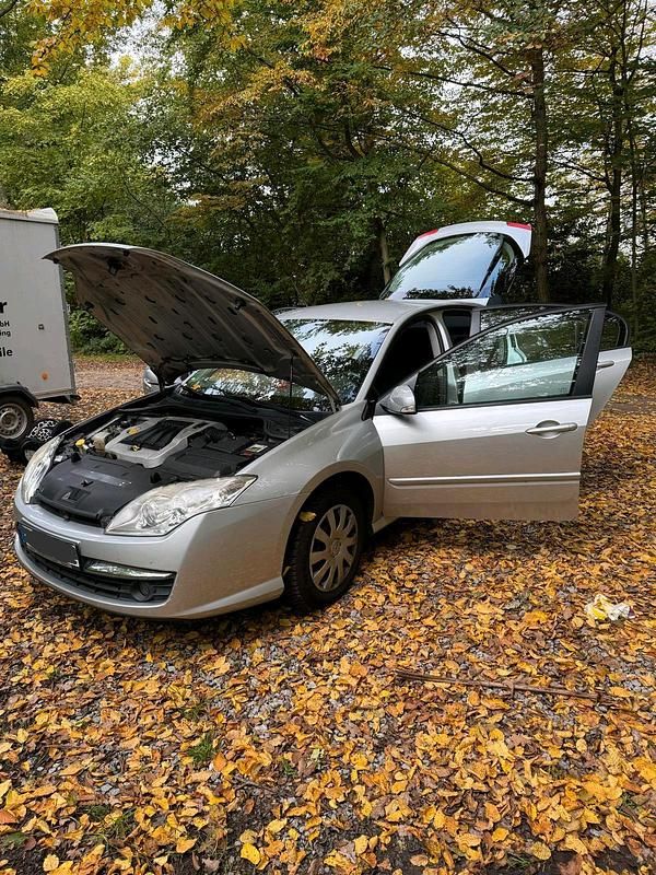 Grau Gebraucht 2007 Renault Laguna III Limousine | 2.500 € (Fairer Preis) - Bild 1/4