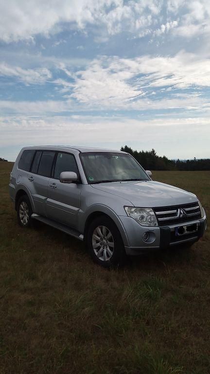Gebraucht Mitsubishi Pajero Intense 200 PS (147 kW) 2010 Silber SUV