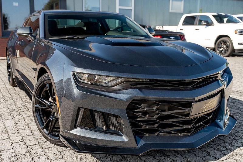 Grau Gebraucht 2022 Chevrolet Camaro ZL1 | 28.499 € (Fairer Preis) - Bild 1/4