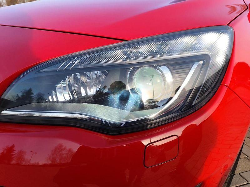 Gebraucht Opel Astra Exklusiv 140 PS (102 kW) 2015 Rot Kombi