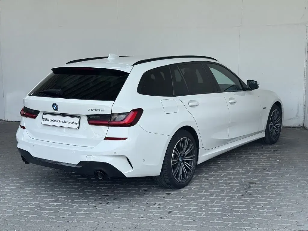Gebraucht BMW 330e M Sport 292 PS (214 kW) 2022 Weiß Limousine