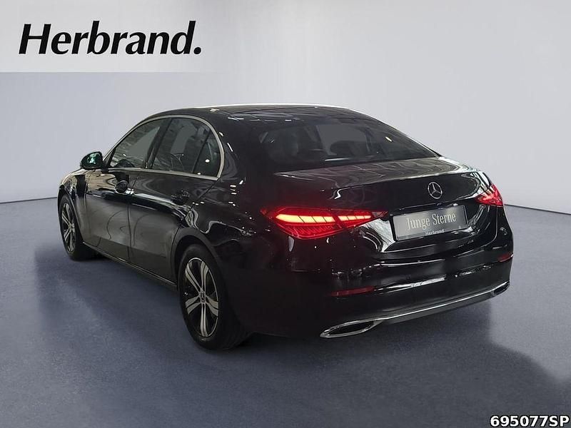 Gebraucht Mercedes C180 Avantgarde 170 PS (125 kW) 2024 Metalliclack obsidianschwarz m Limousine