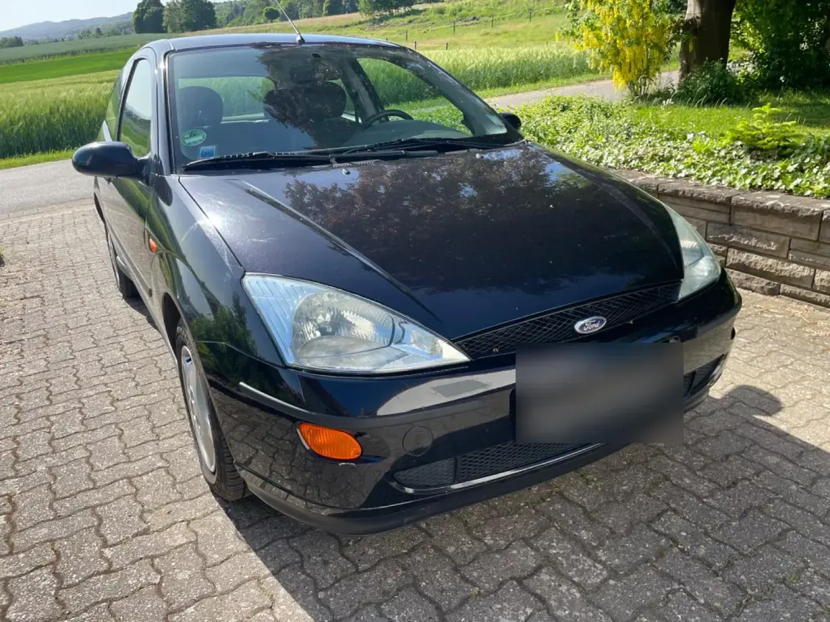 Gebraucht Ford Focus 100 PS (73 kW) 2000 Schwarz Kleinwagen