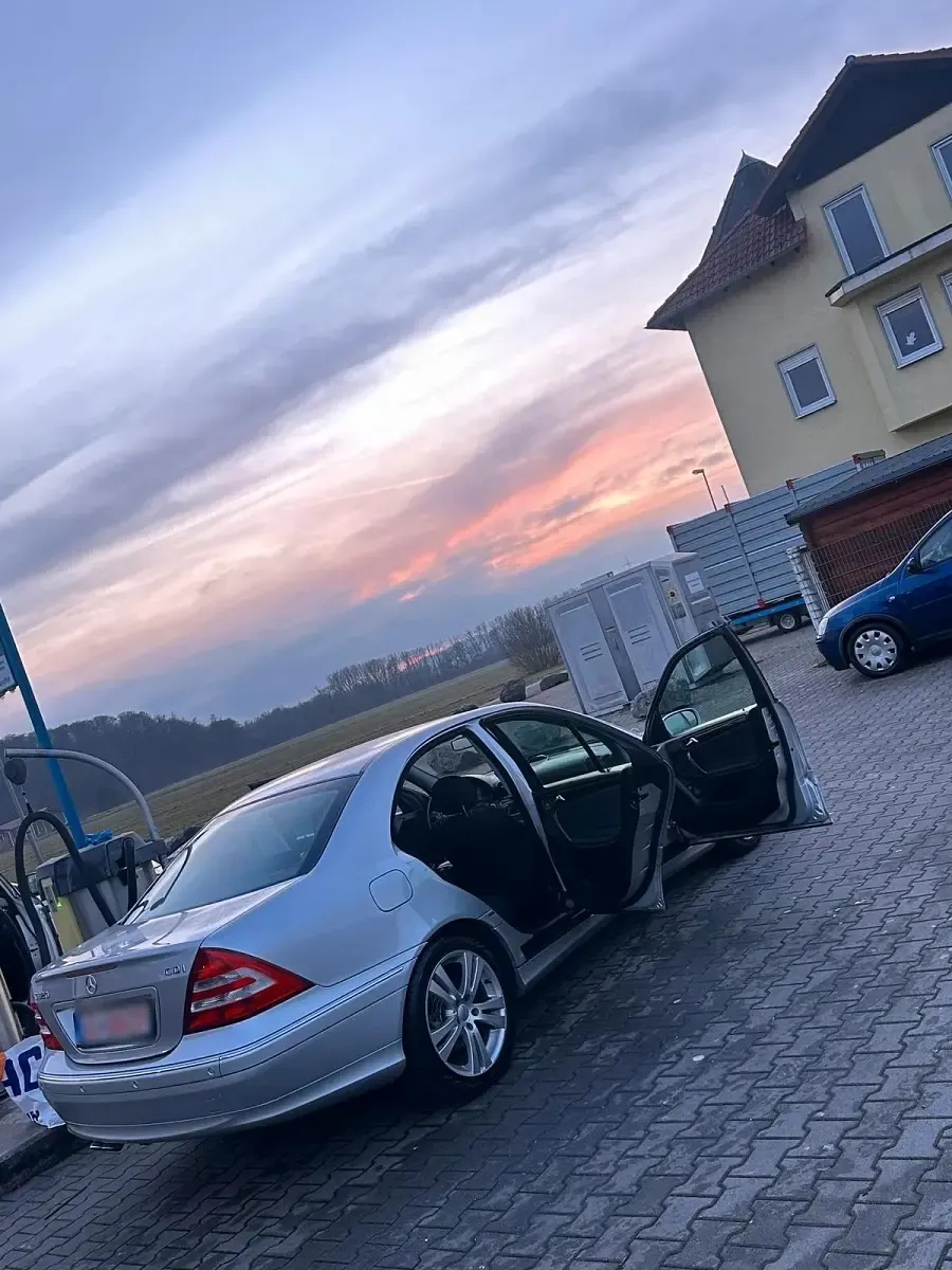 Gebraucht Mercedes C320 224 PS (164 kW) 2005 Silber Limousine