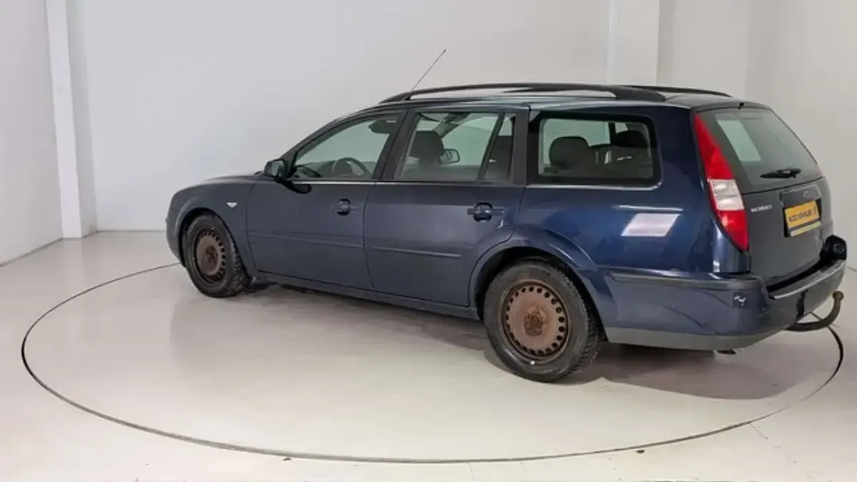Gebraucht Ford Mondeo Ambiente 125 PS (91 kW) 2005 Blau Kombi