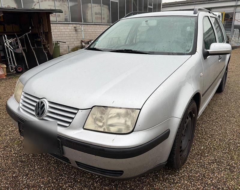 Silber Gebraucht 2000 VW Bora Kombi | 500 € (Guter Preis) - Bild 1/4