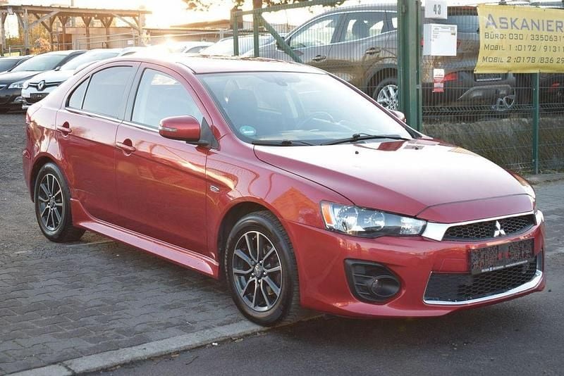 Gebraucht Mitsubishi Lancer Sportback Plus 140 PS (102 kW) 2016 Rot Limousine