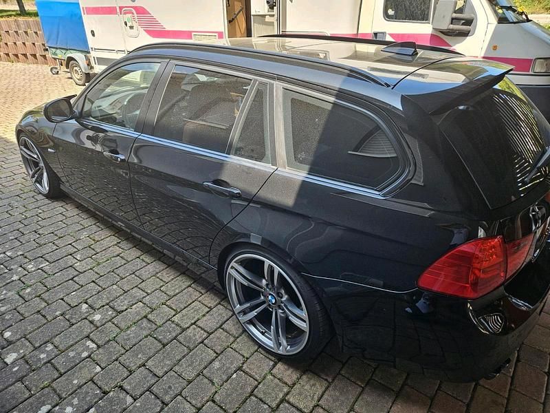 Gebraucht BMW 330 M Performance 340 PS (250 kW) 2011 Schwarz Kombi