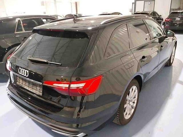 Gebraucht Audi A4 150 PS (110 kW) 2022 Mythosschwarz metallic (metallic) Kombi