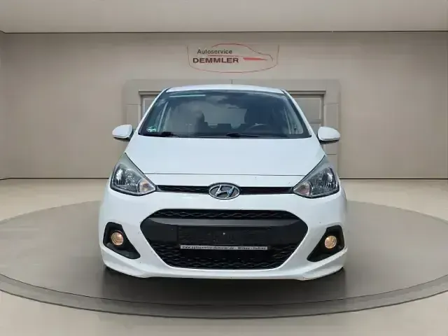 Gebraucht Hyundai i10 Style 87 PS (63 kW) 2016 Weiss Kleinwagen