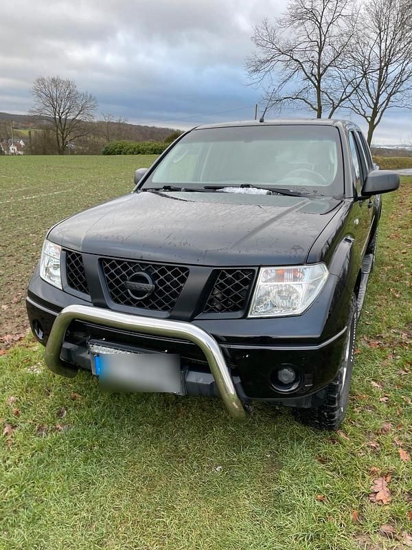 Schwarz Gebraucht 2005 Nissan Navara Abholung | 7.900 € (Fairer Preis) - Bild 1/4