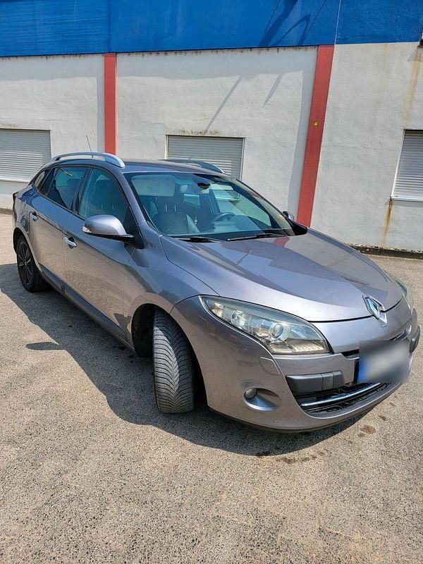 Silber Gebraucht 2010 Renault Mégane GrandTour Luxe Kombi | 2.600 € (Fairer Preis) - Bild 1/4
