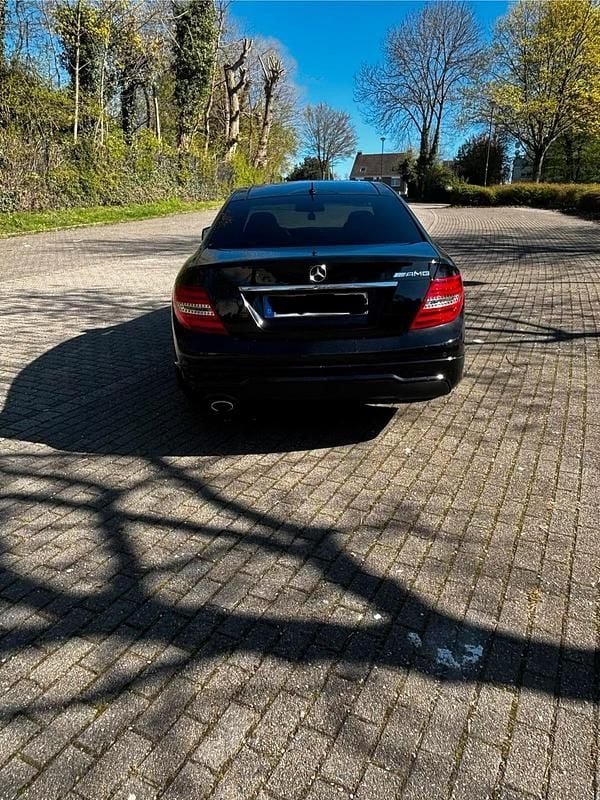Gebraucht Mercedes C220 AMG line 163 PS (119 kW) 2011 Schwarz Coupé
