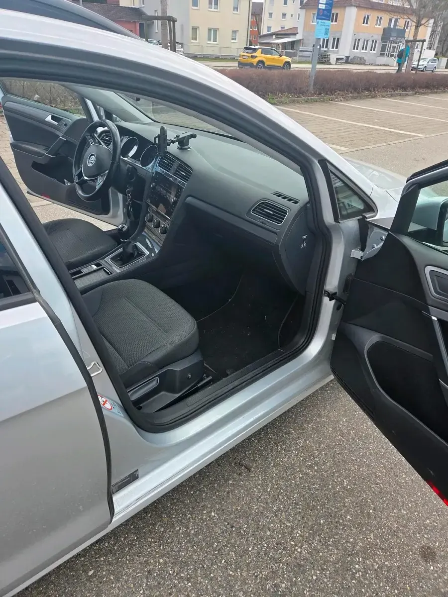 Gebraucht VW Golf VII 131 PS (96 kW) 2019 Silber Kombi