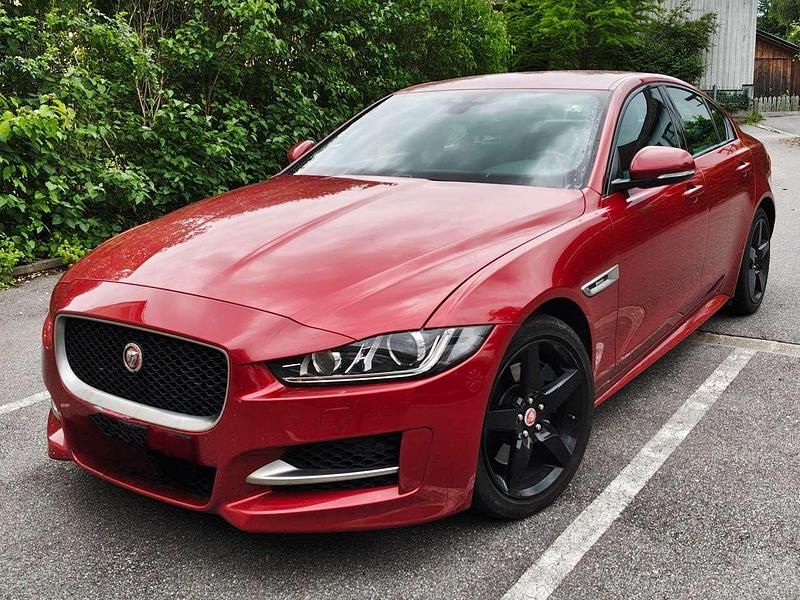 Rot Gebraucht 2017 Jaguar XE R-Sport Limousine | 19.900 € (Fairer Preis) - Bild 1/4