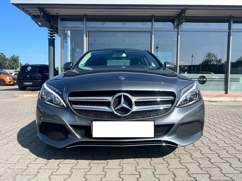 Grau Gebraucht 2018 Mercedes C180 Limousine | 23.750 € (Etwas zu teuer) - Bild 1/4