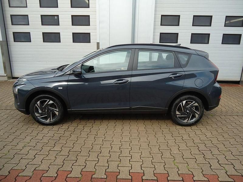 Grau Gebraucht 2023 Hyundai Bayon SUV | 23.400 € (Fairer Preis) - Bild 1/4