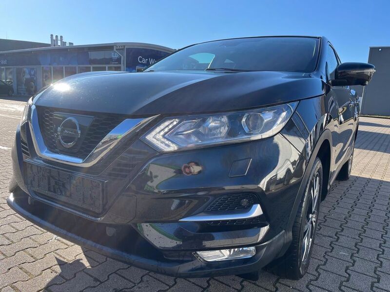 Schwarz Gebraucht 2017 Nissan Qashqai N-Connecta SUV | 13.100 € (Fairer Preis) - Bild 1/4
