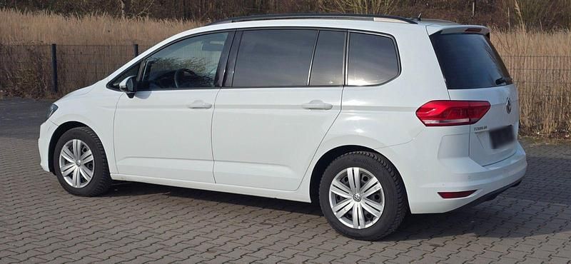 Gebraucht VW Touran Trendline 116 PS (85 kW) 2016 Weiß Van / Kleinbus