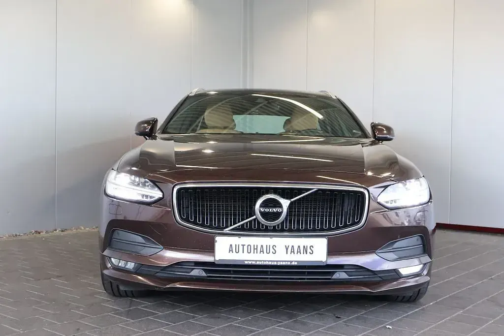 Gebraucht Volvo V90 Momentum 190 PS (139 kW) 2017 Braun Kombi