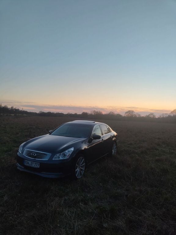 Blau Gebraucht 2010 Infiniti G37 Coupé | 12.500 € - Bild 1/4