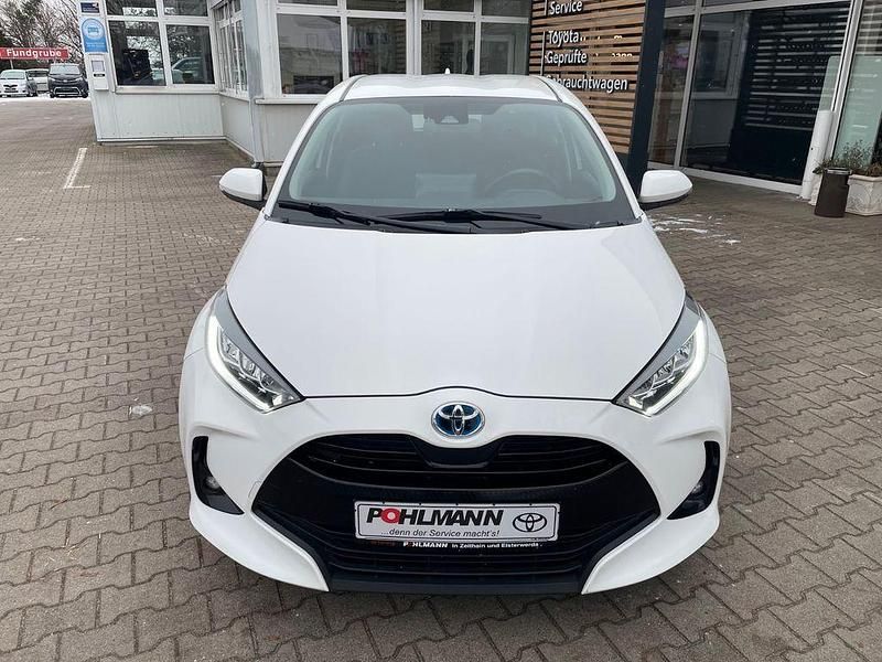 Gebraucht Toyota Yaris Hybrid Comfort 116 PS (85 kW) 2021 Weiß Limousine