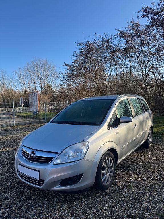 Gebraucht Opel Zafira Innovation 140 PS (102 kW) 2009 Silber Van / Kleinbus