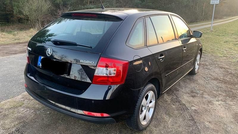 Gebraucht Skoda Rapid Ambition 105 PS (77 kW) 2015 Schwarz Kleinwagen
