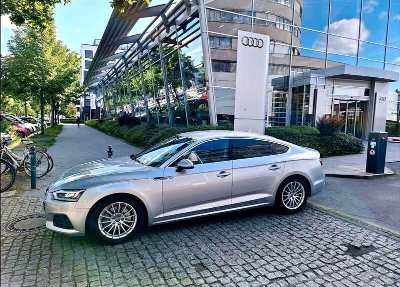 Silber Gebraucht 2019 Audi A5 Sportback Ambiente Limousine | 20.290 € (Superpreis) - Bild 1/4