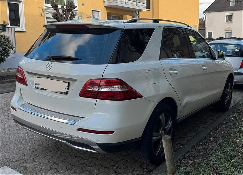 Gebraucht Mercedes ML350 258 PS (189 kW) 2012 Weiß SUV