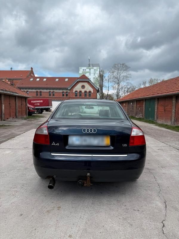 Gebraucht Audi A4 102 PS (75 kW) 2002 Blau Limousine